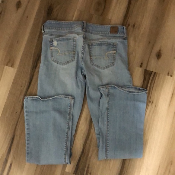 AMERICAN EAGLE STRETCH WOMAN’S Light Blue 2 button Distressed Jeans Size 6R - Picture 2 of 3